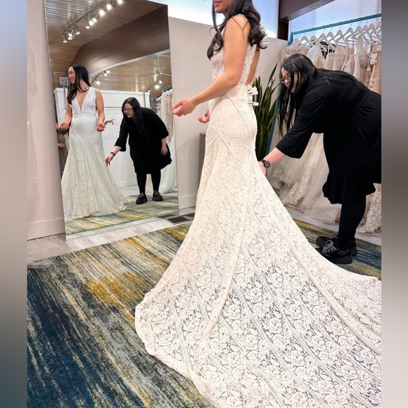 Rish Bridal Rio Wedding Dress - size 8 - Picture 4 of 12